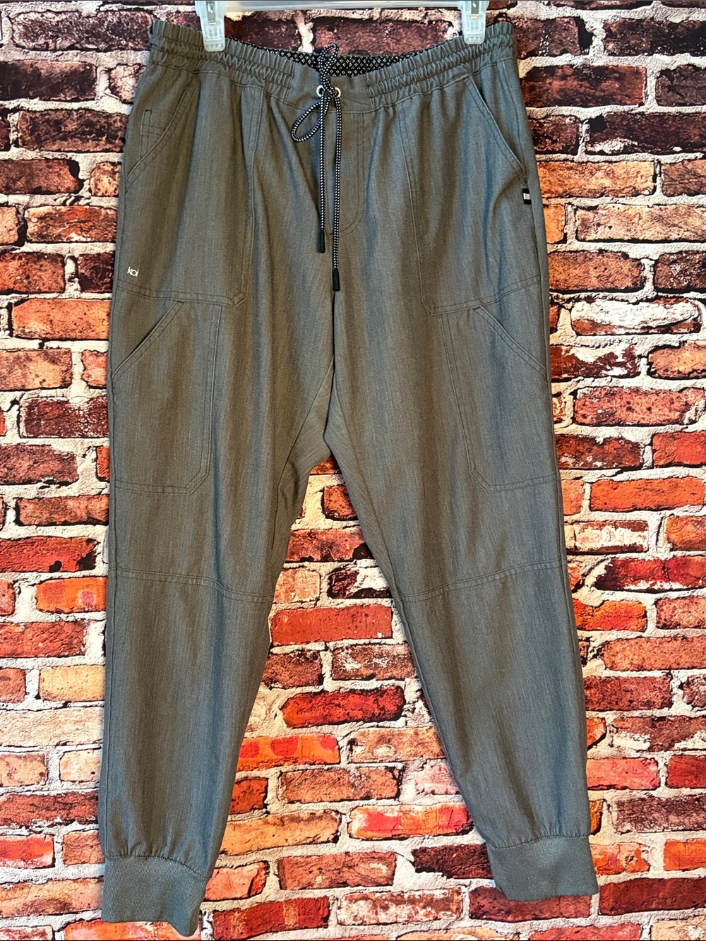 koi Women’s Gray Drawstring Jogger Style Scrub Pants Size Medium